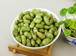 青豆营养价值  
 青豆虾仁的做法