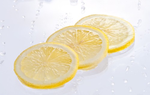 柠檬片泡水的功效,柠檬片泡水有哪些功效和作用